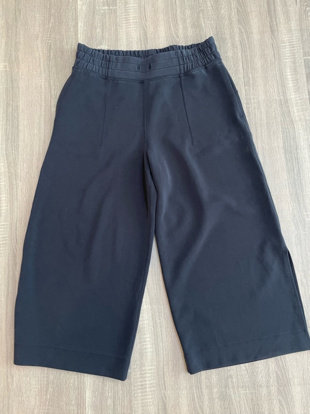 Lululemon Soft Ambitions High Rise Crop *Softstreme Black. Size 12